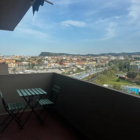 Appartamento Con Vista Mozzafiato Fronte Mare Apartment Pesaro